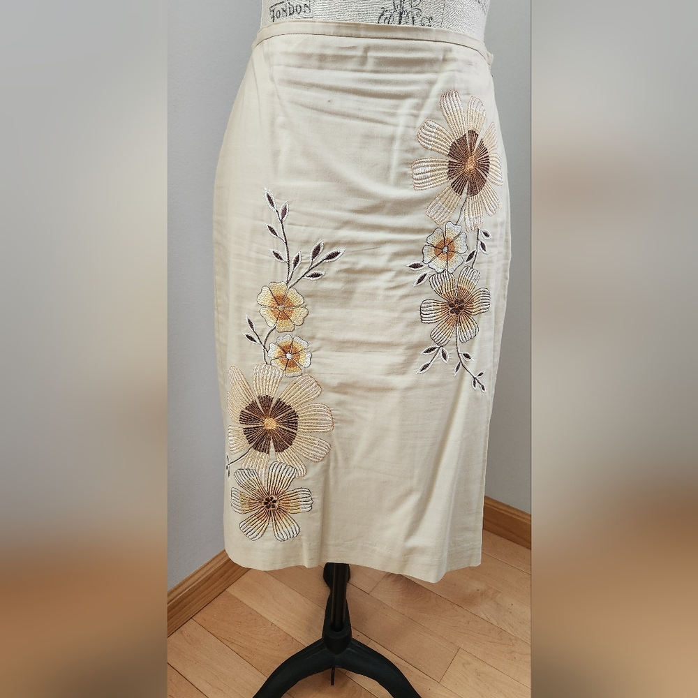 LOFT midi beige skirt with flower embroidery in size 2